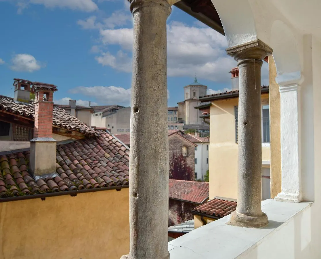 Appartamento PURA VIDA Città Alta Bergamo Italia