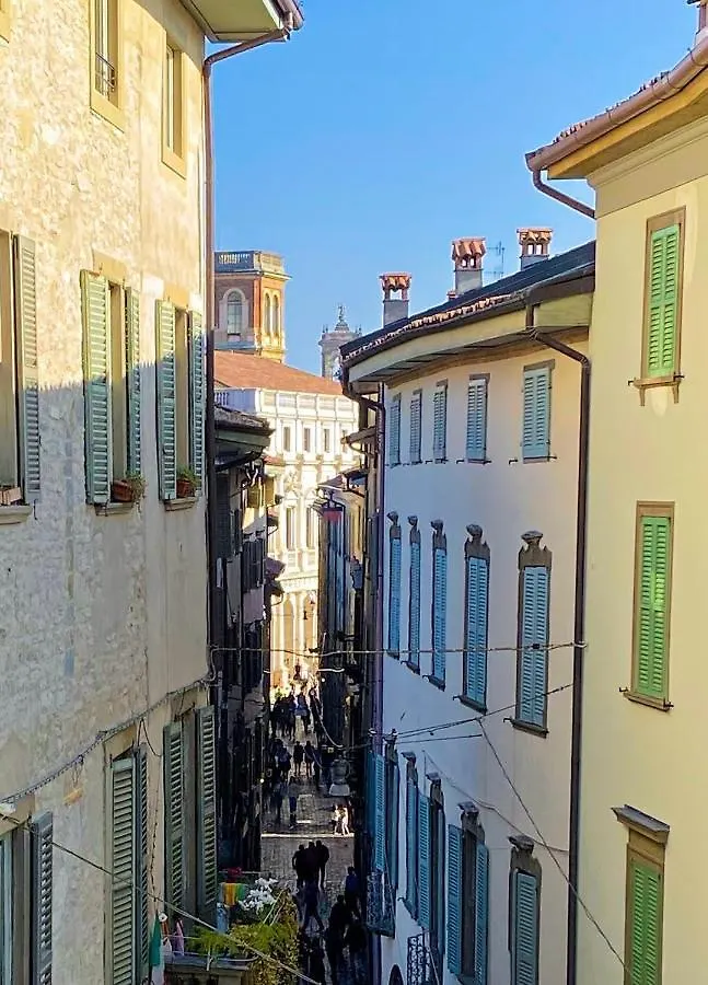 Appartamento PURA VIDA Città Alta Bergamo Italia